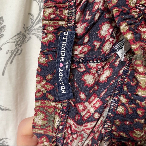 Brandy Melville Remi Short - Picture 2 of 2